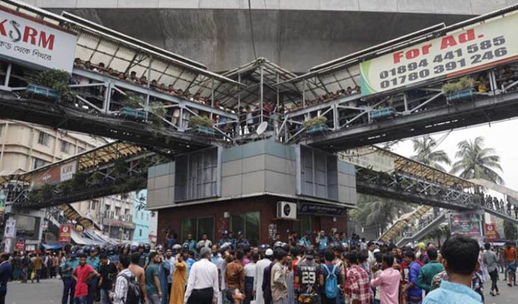 মিরপুরে অটোচালকদের বিক্ষোভ-ভাংচুর, পুলিশের মামলায় আসামি ১৮০০